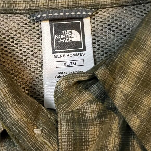 NEW The North Face Button Down - Picture 2 of 3